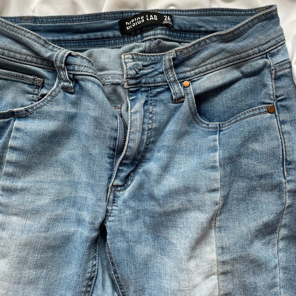 Cute skinny jeans - light wash - blue jeans - Y2K style - Picture 2 of 3